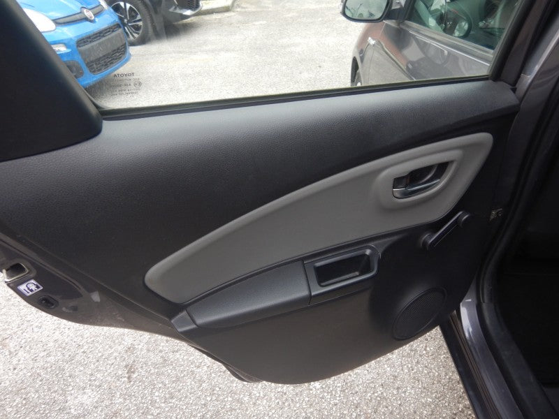 Toyota Yaris 1.5 Hybrid Business